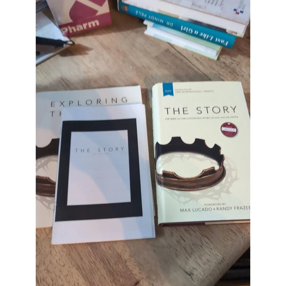 Story‎ : The Bible as One Continuing Story of God Includes Workbook, Family Book